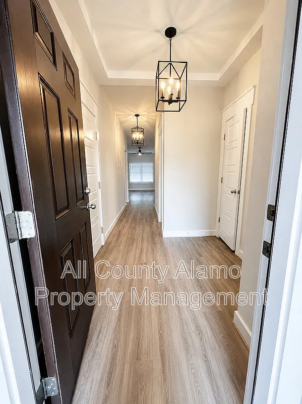 3 bed, 2.0 bath, 1610 sqft, $1,800 — Photo 3
