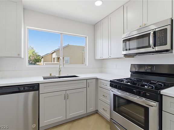 3rd image of 1501 Linnbaker Ln Unit 202