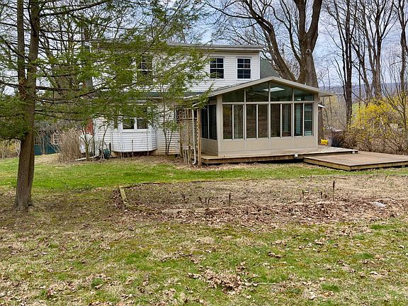 2nd image of 320 Loop Rd