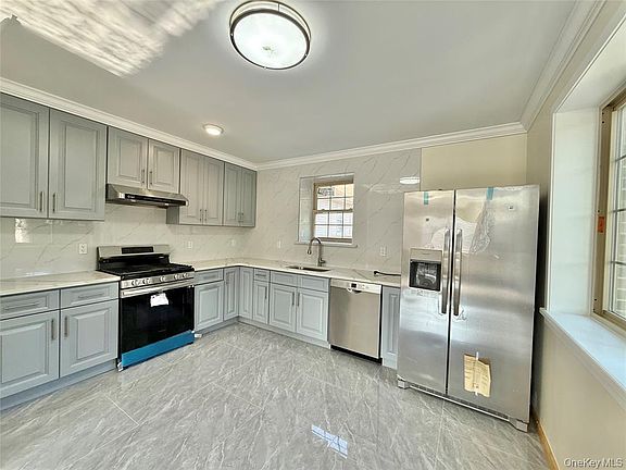 2nd image of 1604 Robertson Place