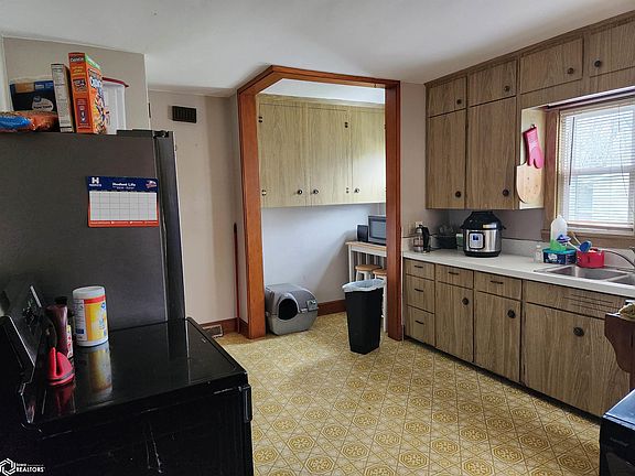 3rd image of 114 N Main St