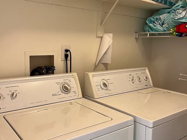 washer dryer room