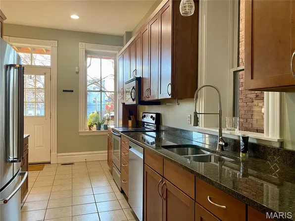 1002 1/2 Allen Ave, Saint Louis, MO 63104