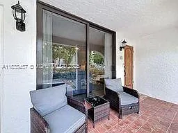 Building Photo - 350 Grapetree Dr #405