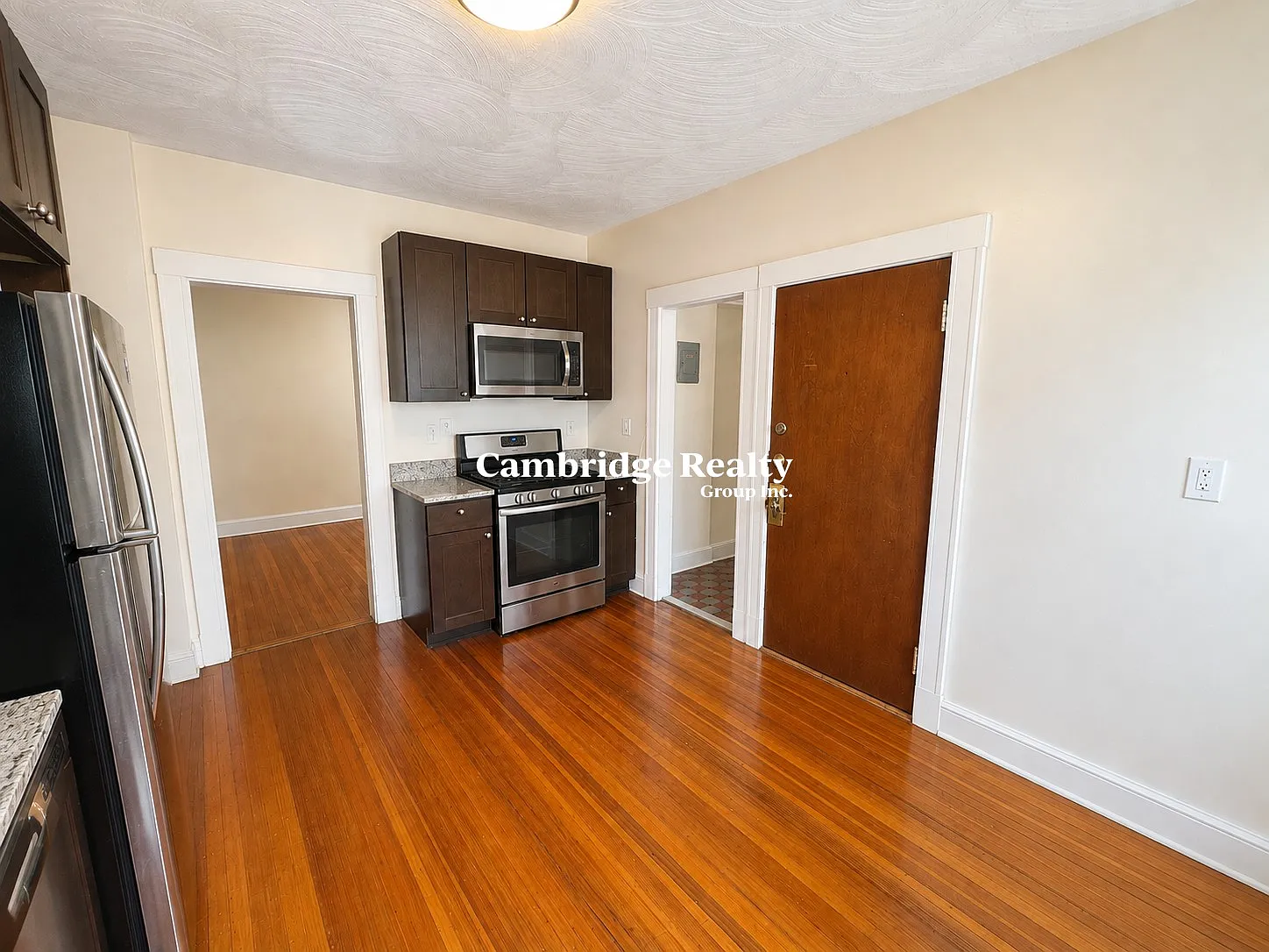 3 bed, 1.0 bath, 950 sqft, $2,899 — Photo 3