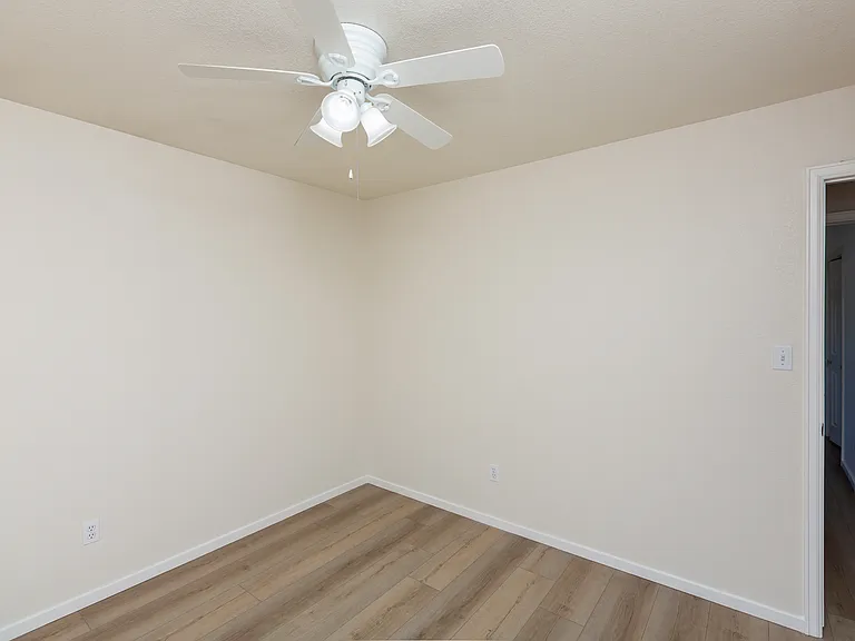 528 Park Ridge Ct — Photo 41