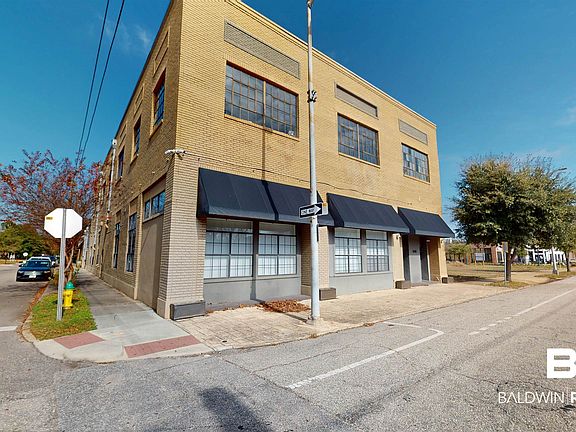 4th image of 308 Saint Louis St #101