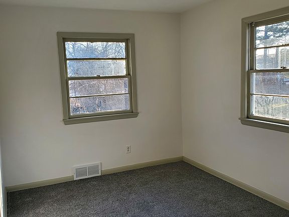 2nd image of 186 Cherry St