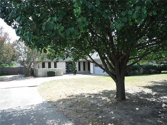 4th image of 2305 Lange St