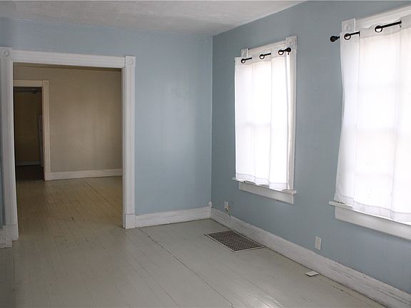 5th image of 619 Hickory St
