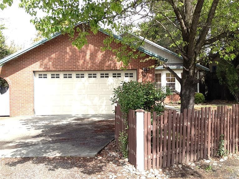 1st image of 553 E Thomson Ave