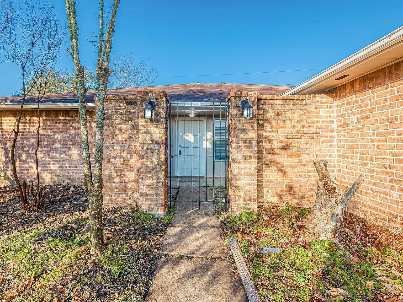 4 bed, 2.0 bath, 1820 sqft, $1,950 — Photo 3