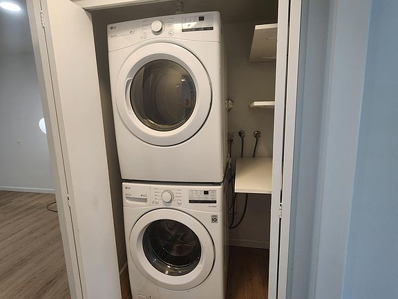 4th image of 3050 Suncrest Dr
