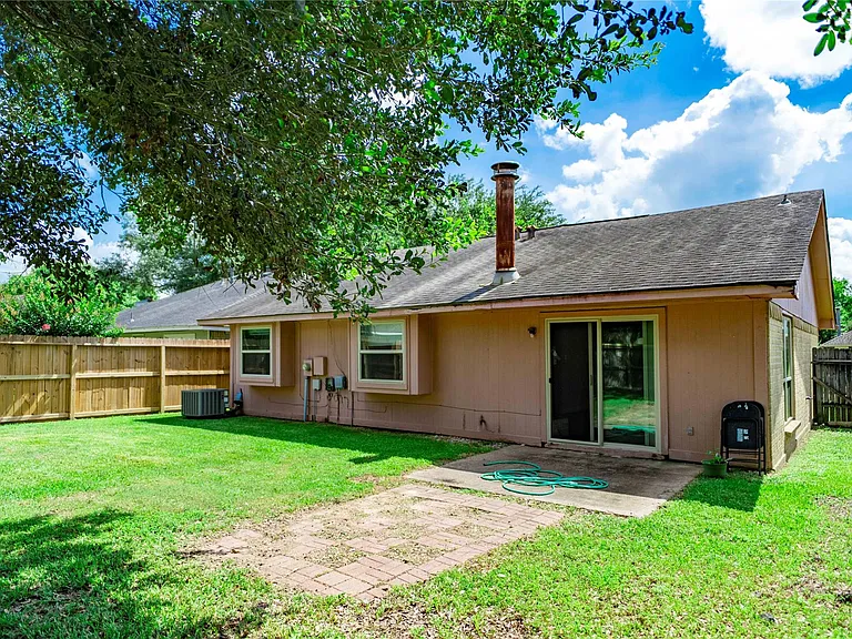 17003 Enchanted Cir W — Photo 23
