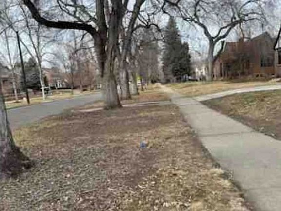 Exterior Neighborhood (street photo)