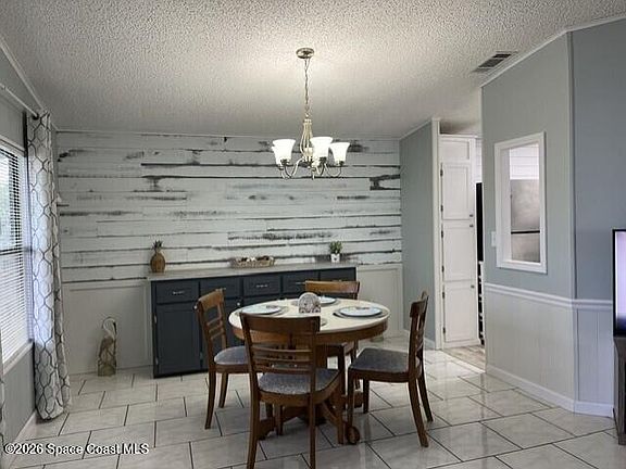 3rd image of 421 Avocado Dr