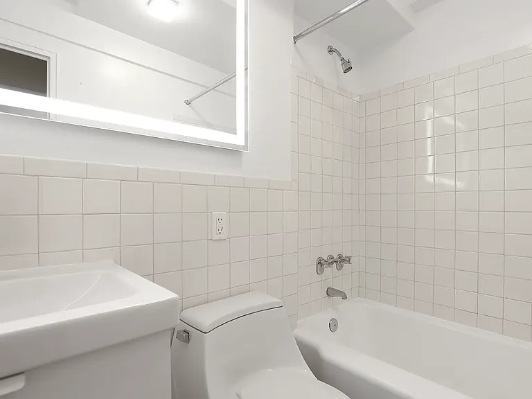 340 E 51st St #2D — Photo 4