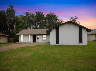 917 Park East Cir, Garland, TX 75043