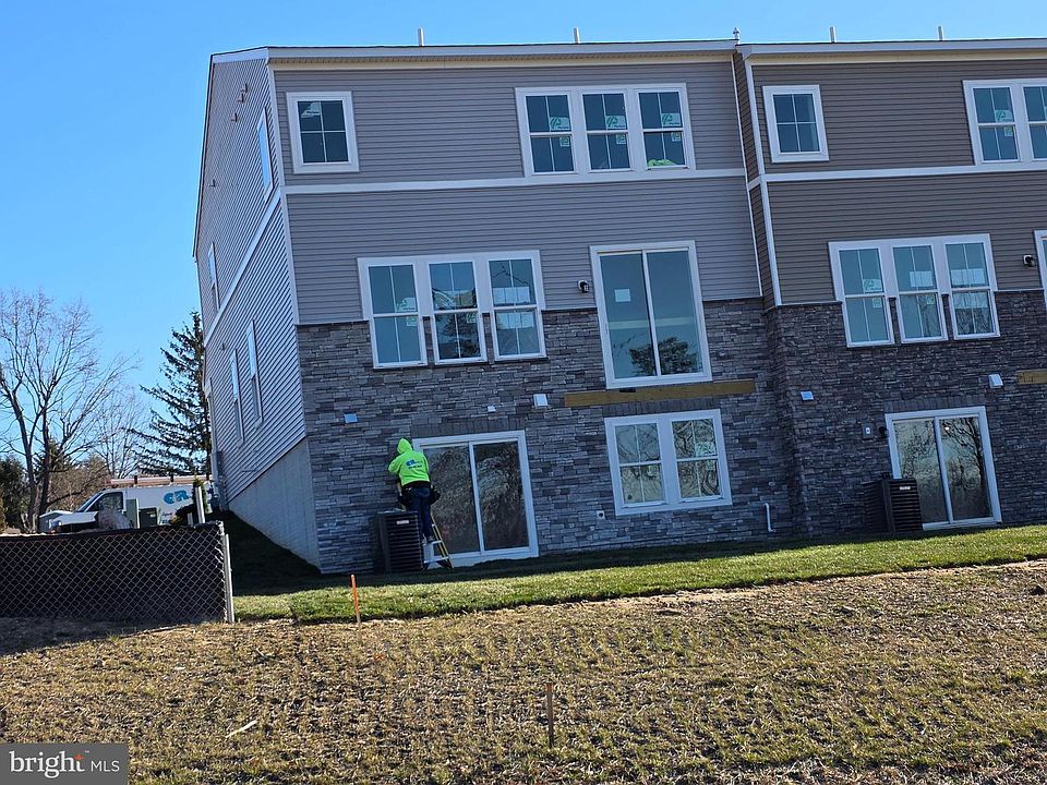 2nd image of 4835 Grandiflora Cir