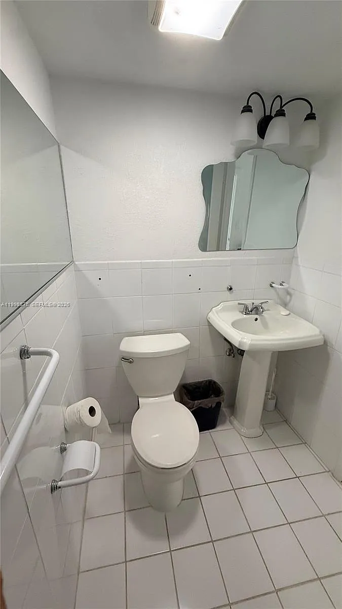 Building Photo - 4841 NW 7th St #310-4