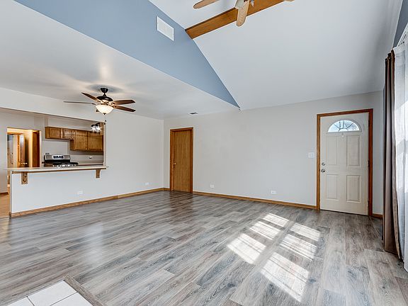 5th image of 10 NE Circle Dr