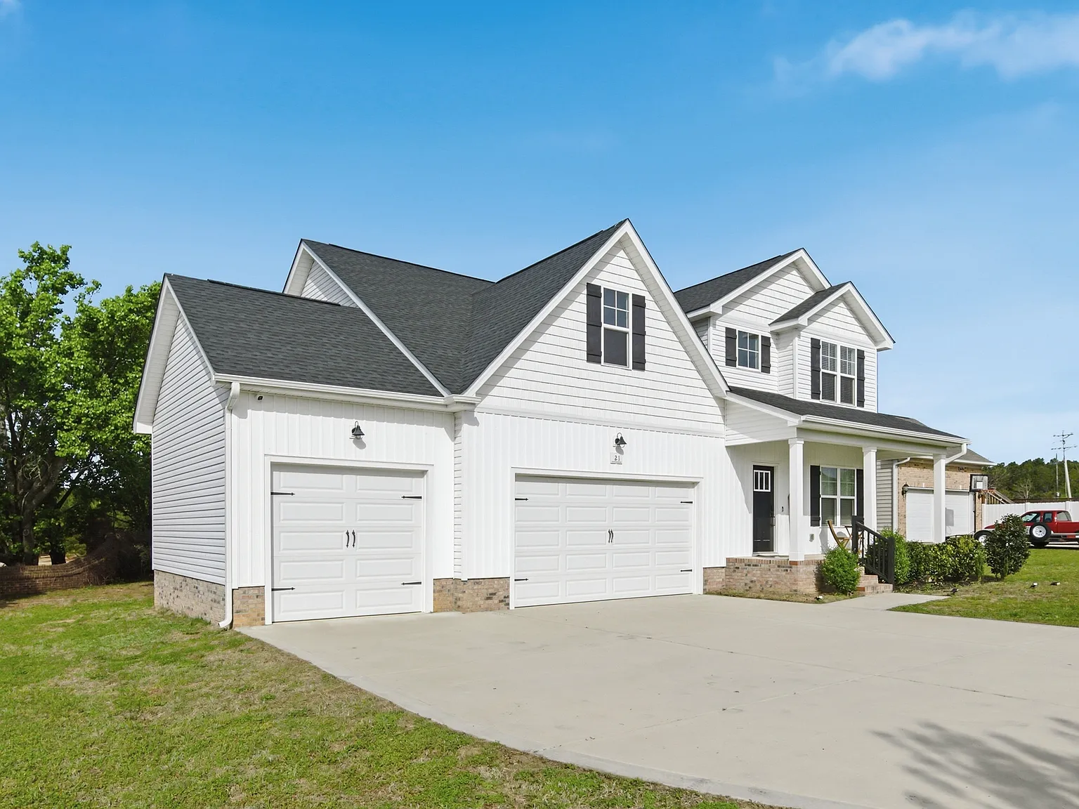 3 bed, 2467 sqft, $2,400 — Photo 3