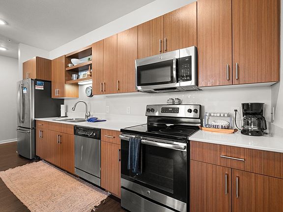 3rd image of 630-306 S Garfield Ave