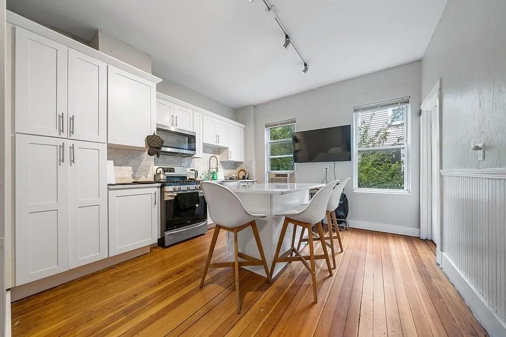 77 Webster St — Photo 4