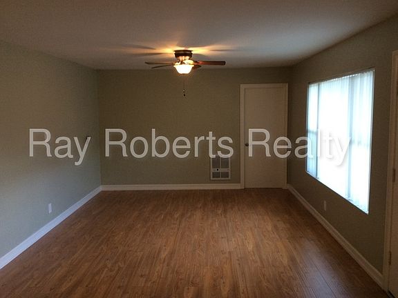 3rd image of 315 Gladys Ave