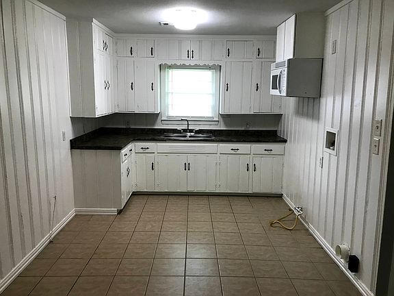 3rd image of 1802 Kirby Rd