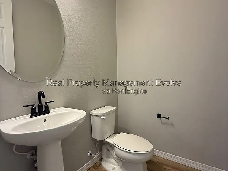 5618 N 87th Dr — Photo 13