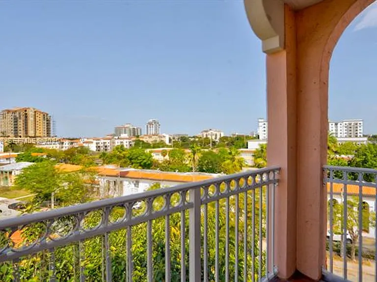 1 Alhambra Cir #601 — Photo 9