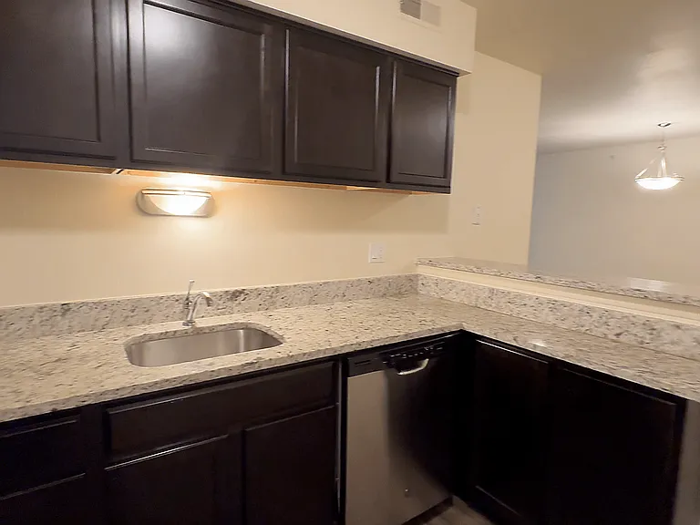 Lakeside Village Apartments — Photo 120