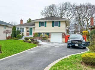 28 Gates Ave, Plainview, NY 11803