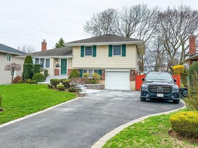 28 Gates Avenue, Plainview, NY, 11803