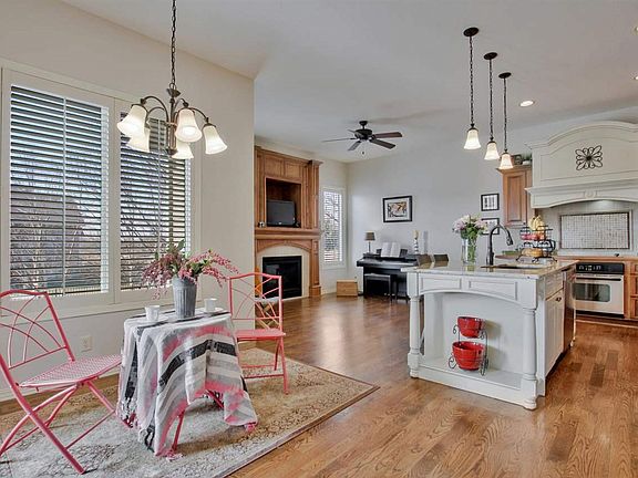 Great open area for entertaining