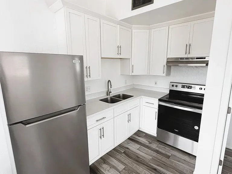 290 N Hamilton St #4 — Photo 4