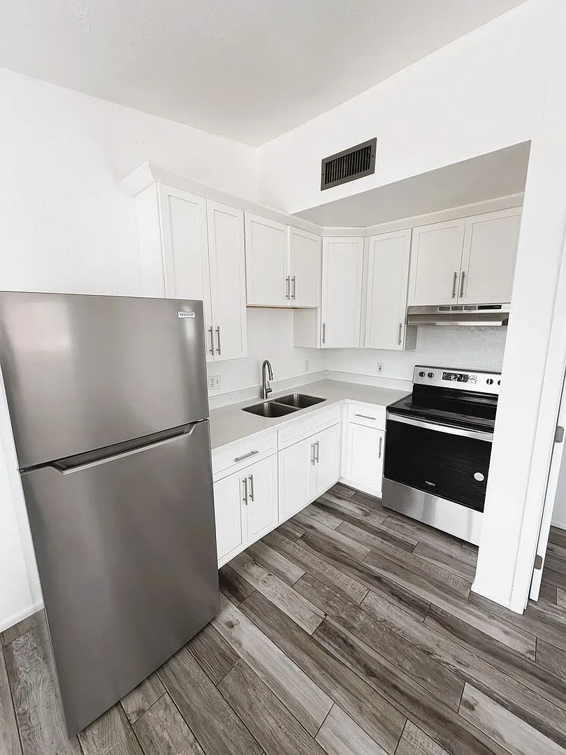 Building Photo - 290 N Hamilton St #4