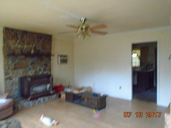 3rd image of 652 Shoun St