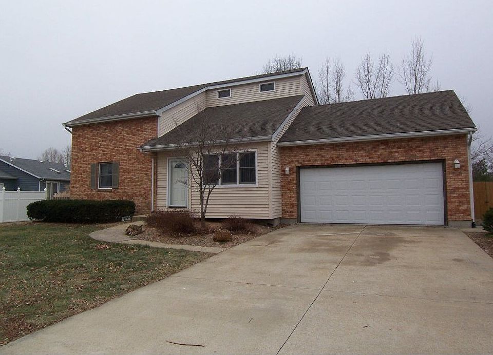 1st image of 825 Daniel Dr