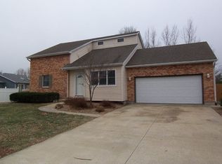 825 Daniel Dr, Maryville, IL