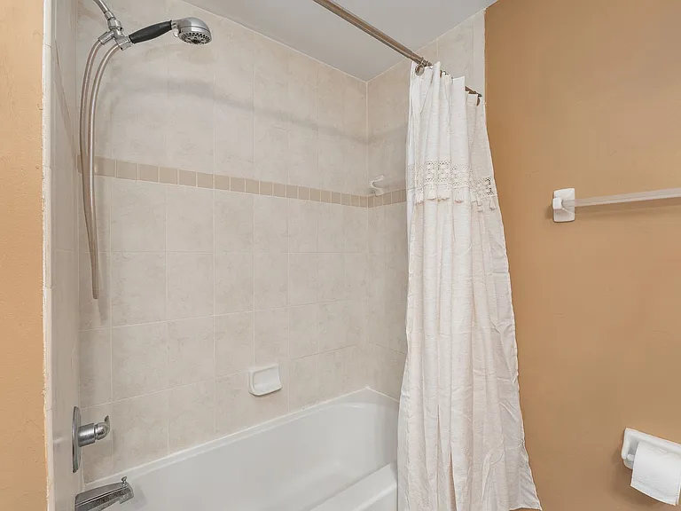 4215 SW 31st Dr #204 — Photo 22