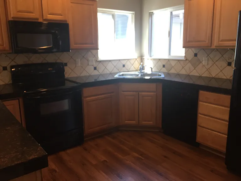 4526 W Brennen St — Photo 2
