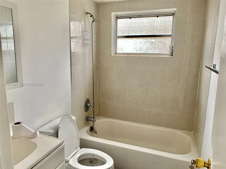 380 E 35th St #2118 — Photo 4