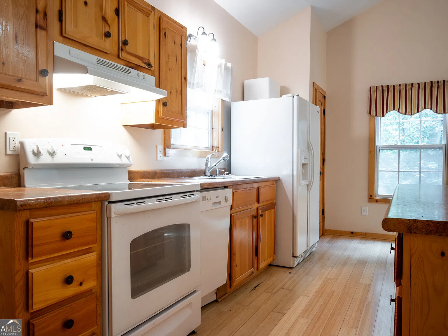 2 bed, 2.0 bath, 3044 sqft, $1,700 — Photo 4