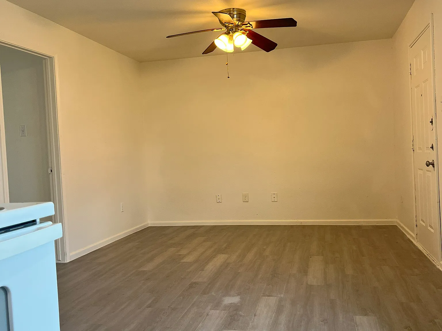 3 bed, 750 sqft, $1,000 — Photo 2