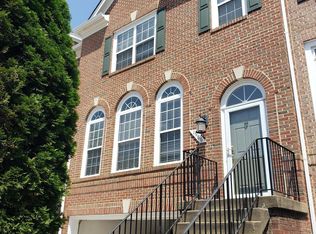 1986 Logan Manor Dr, Reston, VA 20190