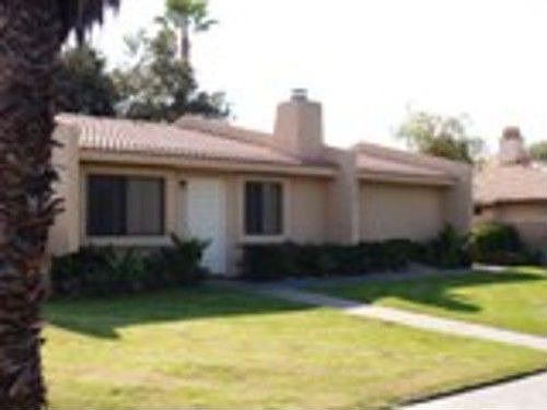 FRONT HAS GRASS YARD