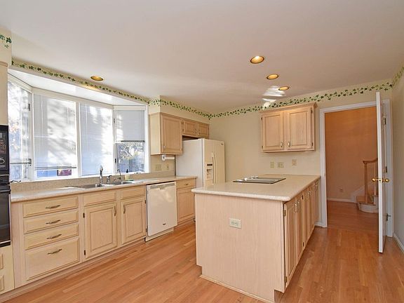 5th image of 8460 New England Ct