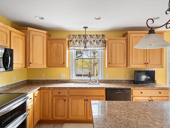 5th image of 34 Goldsbury Woods Road